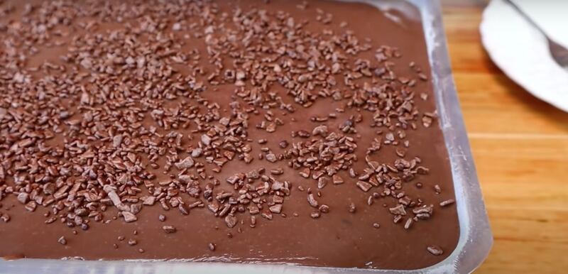 Como fazer bolo de chocolate simples: receita fácil fica fofinha e  molhadinha, Delicioso Receitas