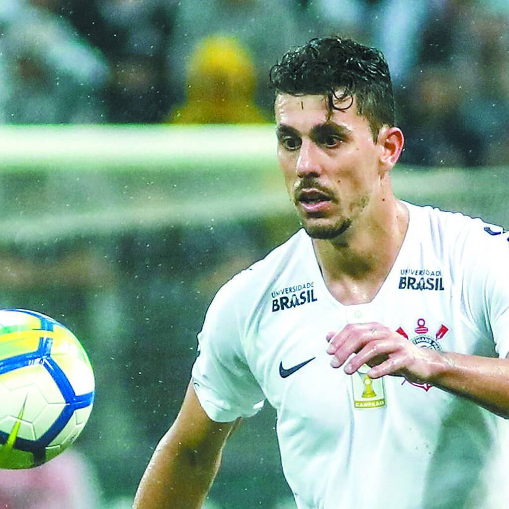 Com dispensa de Danilo Avelar, Corinthians pode ter saída de três zagueiros  em uma semana