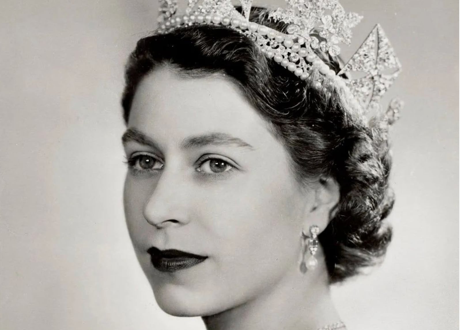 Document Rio Mostra Imagens In Ditas Da Jovem Rainha Elizabeth Ii Metro World News Brasil