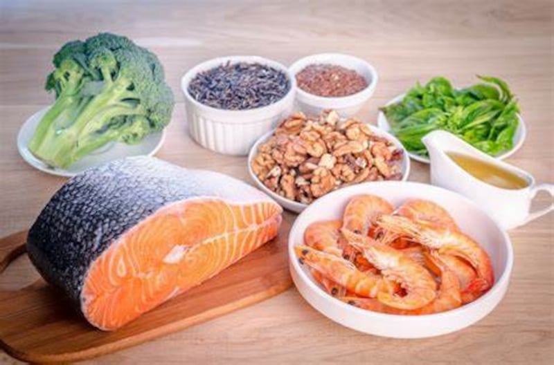 El aceite de hígado de bacalao se destaca como uno de los más nutritivos, brindando al organismo una abundancia de nutrientes y ácidos grasos omega 3 esencia