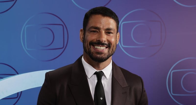 O ator Cauã Reymond interpreta um dos principais vilões na nova versão da novela Vale Tudo