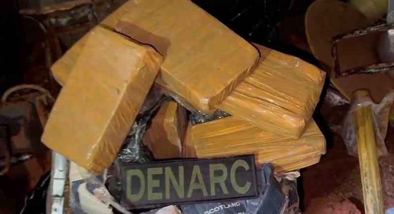 Tijolos de cocaína apreendidos em bunker em Salesópolis