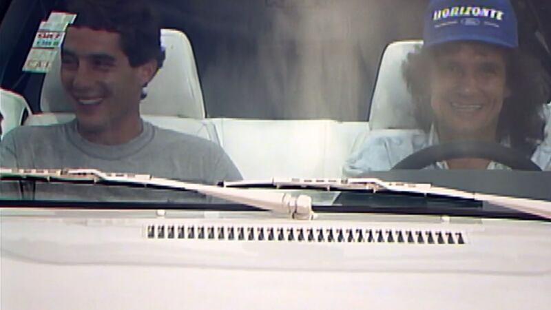 Ayrton Senna e Roberto Carlos viajam de carro em série documental do Globoplay