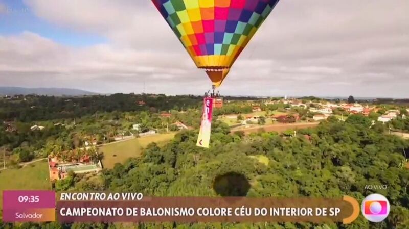 Em Boituva, interior de São Paulo, balão leva faixa com o nome do programa de Patrícia Poeta