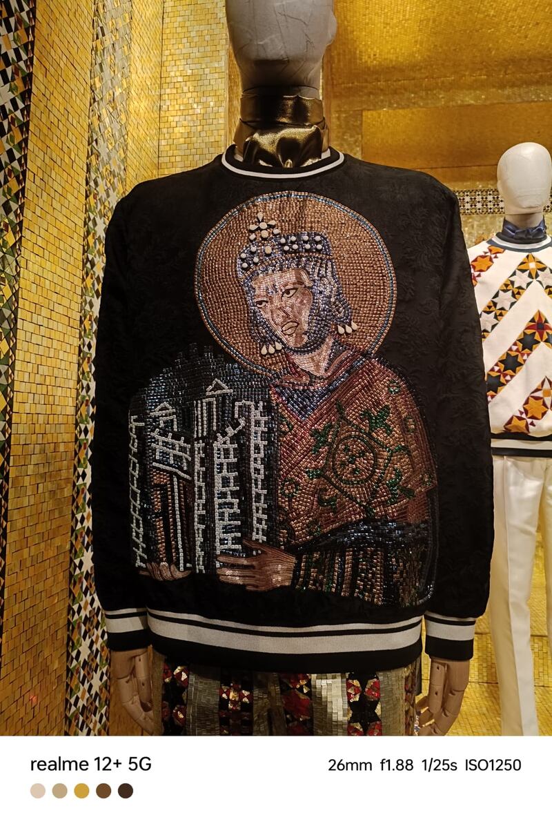 Dolce & Gabbana retoma en su exposición los conceptos del Imperio Romano de Oriente y Constantinopla.