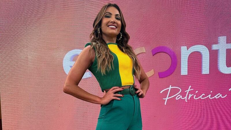 Patrícia Poeta leva look com as cores da bandeira do Brasil para o Encontro