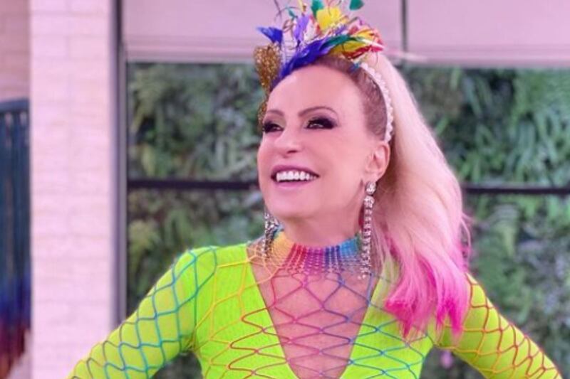 Look de Ana Maria Braga para o Carnaval chama a atenção dos fãs