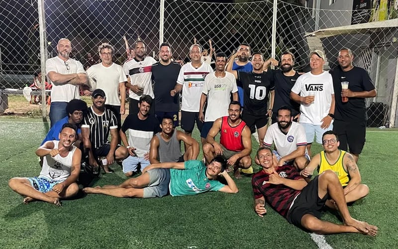 Remake de Renascer: Elenco da nova versão da novela recria foto em campo de futebol