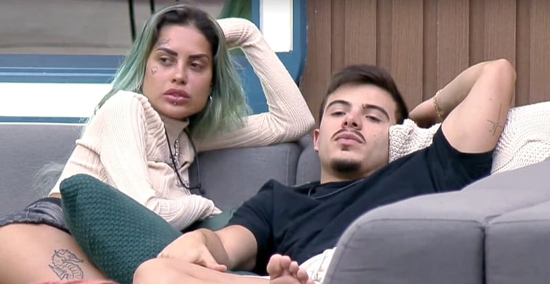 Tati Zaqui e Thomaz Costa formam casal em "A Fazenda 14"