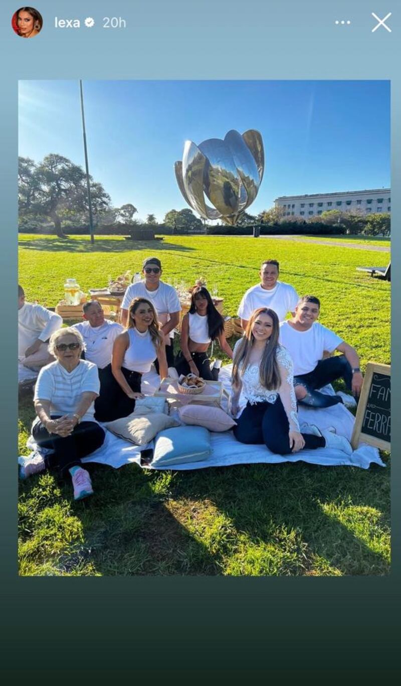 Lexa aproveita dia de sol com a família em Buenos Aires, Argentina