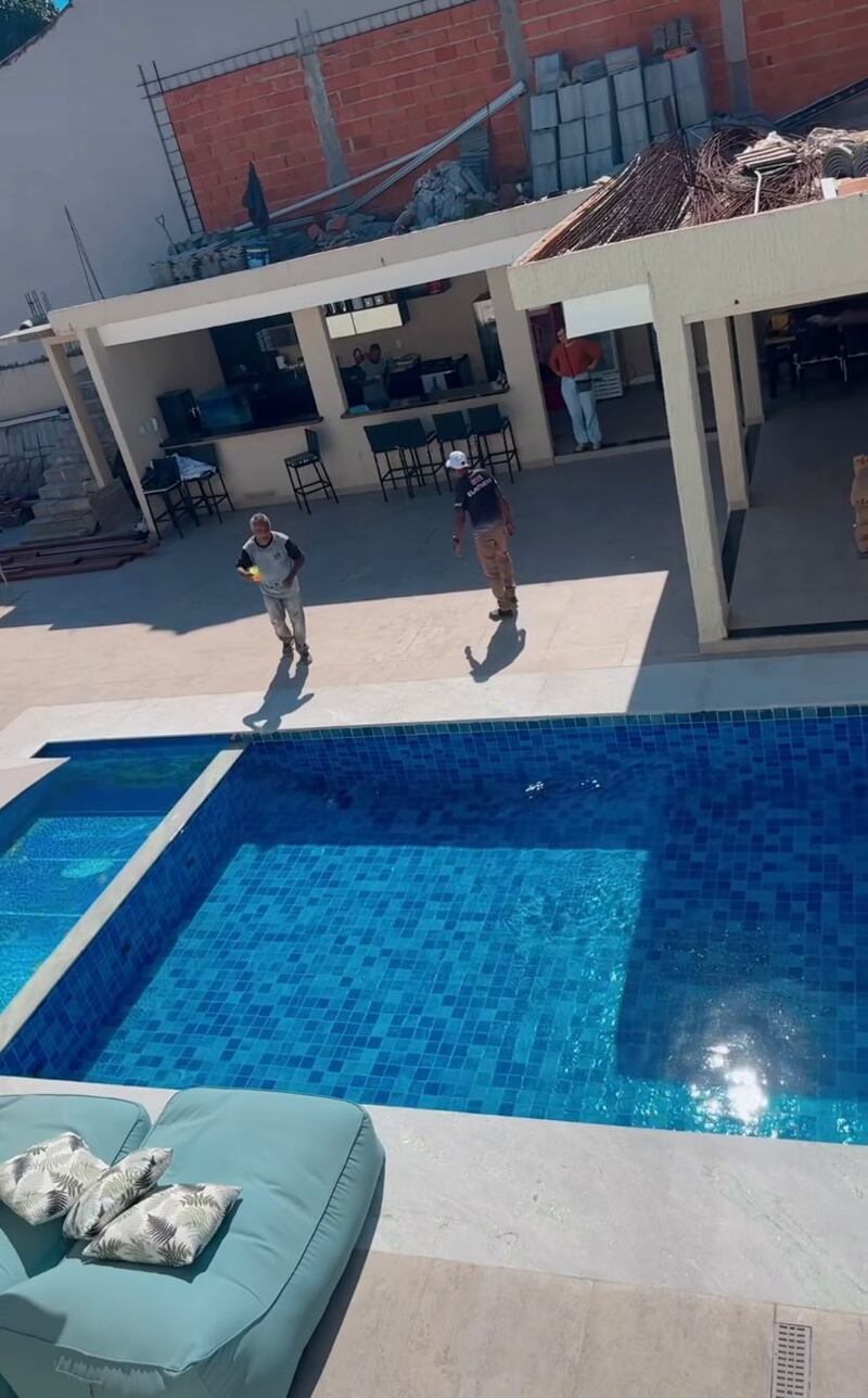 Jojo Todynho diz que todos são família e libera mergulho na piscina