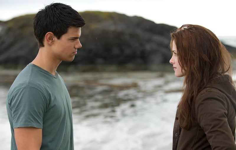 Taylor Lautner y Kristen Stewart en 'Luna Nueva'