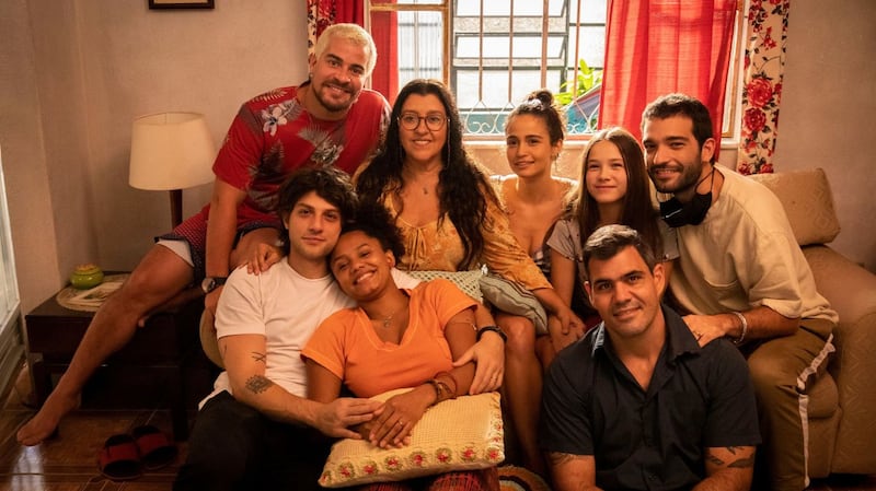 Amor de Mãe: Lurdes (Regina Casé), Magno (Juliano Cazarré), Érica (Nanda Costa), Camila (Jéssica Ellen), Ryan (Thiago Martins), Danilo (Chay Suede), Sandro (Humberto Carrão) e Brenda (Clara Galinari)