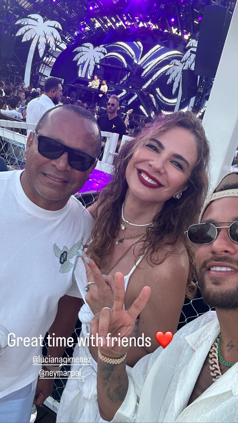 Neymar Jr. e pai encontraram com Luciana Gimenez em balada na Espanha