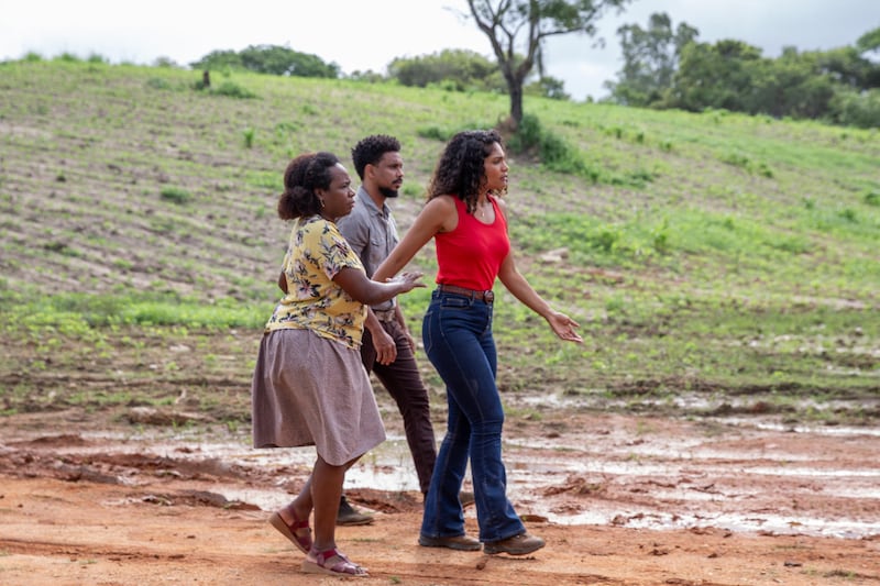 Terra e Paixão: Aline fica grávida de gêmeos