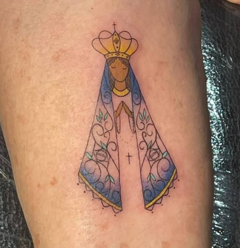 O desenho escolhido por ela foi uma imagem de Nossa Senhora Aparecida