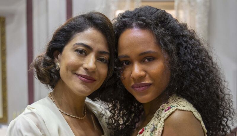 Garota do Momento - Clarice (Carol Castro) e Beatriz (Duda Santos)