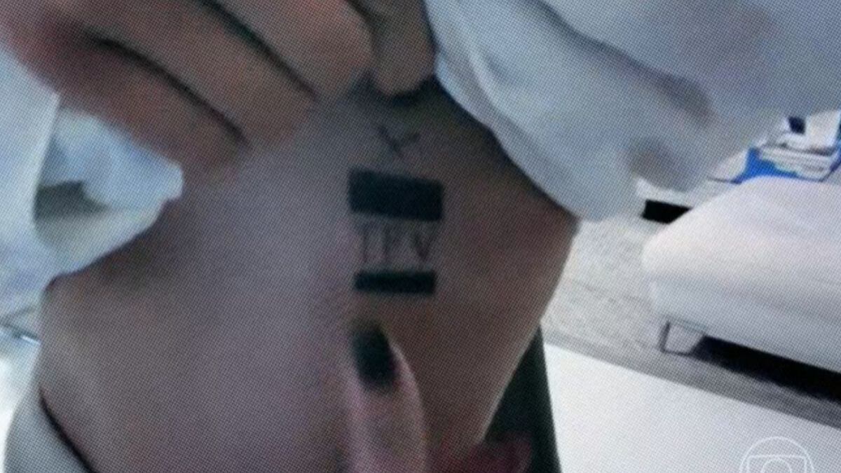 Empresário teria forçado mulher a tatuar suas iniciais