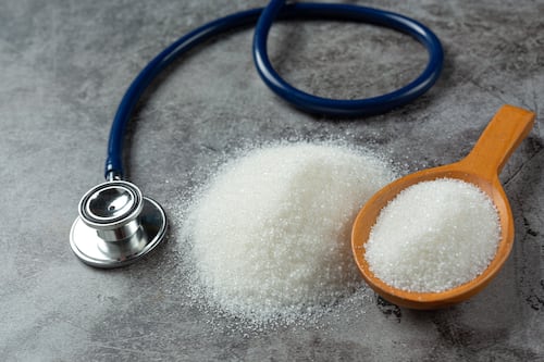 O excesso de açúcar na alimentação das pessoas pode levar as pessoas a sofrer de doenças crônicas