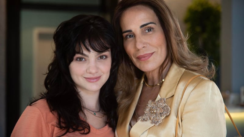 Terra e Paixão: Petra (Debora Ozório) briga com Irene (Gloria Pires) na reta final da novela da Globo