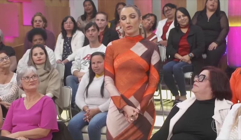 Patrícia Poeta se emociona ao falar de fã do Encontro que morreu