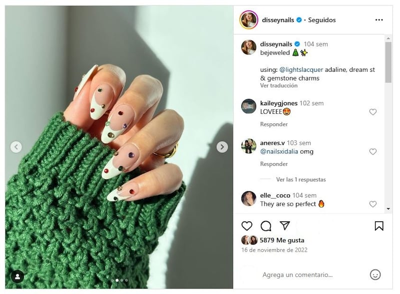 Las uñas diamante son perfectas para brillar en cada fiesta de diciembre