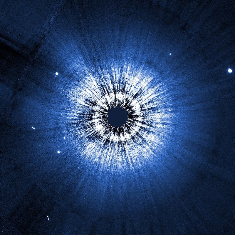 disco circunestelar de la estrella Vega visto por el telescopio Hubble