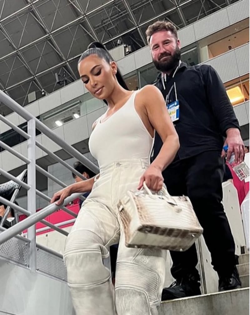 Kim Kardashian foi vista com bolsa considerada a mais cara do mundo