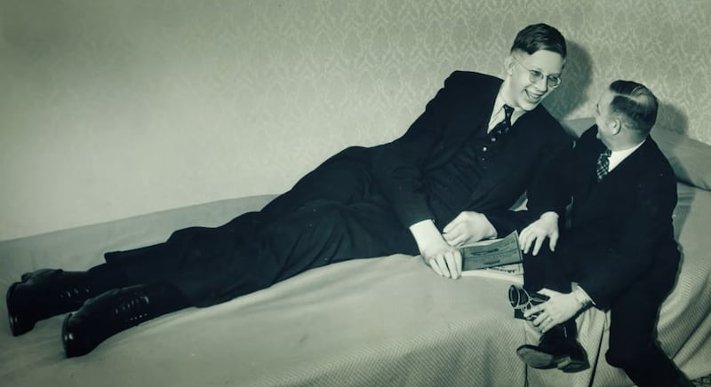 Robert Wadlow, o homem mais alto do mundo.