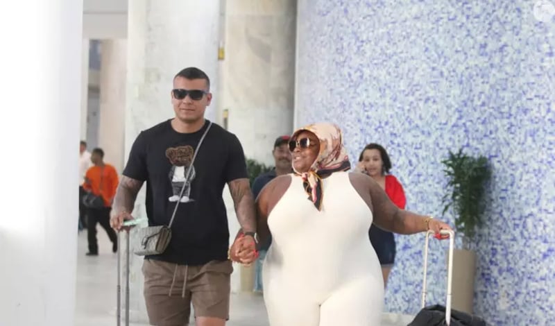 Renato Santiago e Jojo Todynho foram flagrados no aeroporto