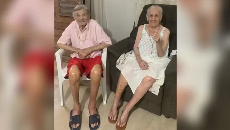 Manoel Angelim e Maria Almeida de Souza, de 104 e 100 anos, respectivamente, estão casados há 83 anos. — Foto: Acervo pessoal