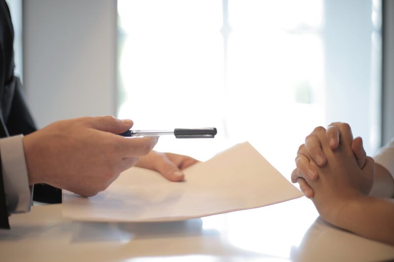 Homem é demitido após trabalhar mais de 10 anos sem registro