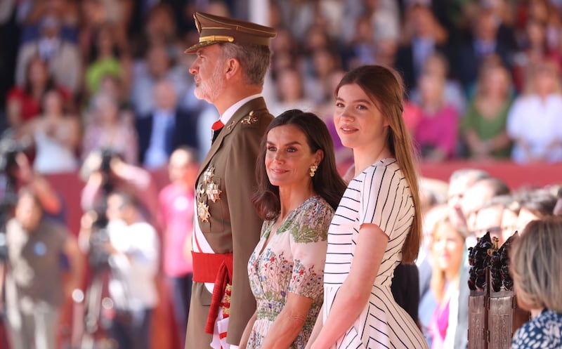 La reina Letizia en un evento con su familia