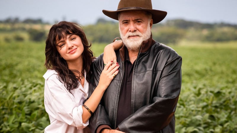 Terra e Paixão: Debora Ozório (Petra) e Tony Ramos (Antônio) nos bastidores da novela da Globo