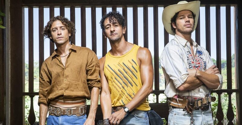 Jove (Jesuíta Barbosa), José Lucas (Irandhir Santos) e Tadeu (José Loreto) são chamados para a última comitiva de José Leôncio (Marcos Palmeira) em "Pantanal"