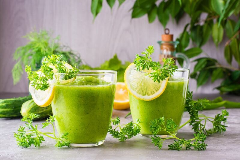 Aprenda esta receita de suco natural detox que vai te ajudar a limpar o organismo