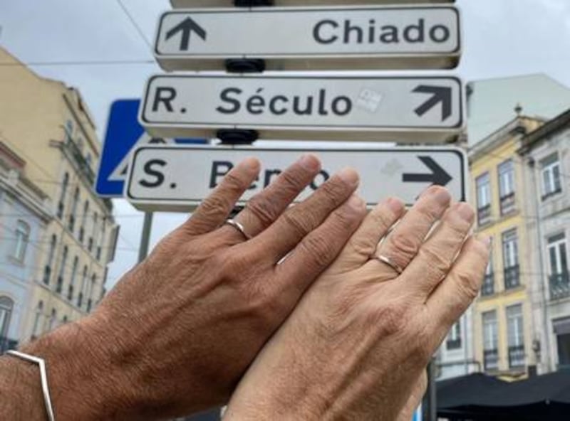 Marcos Paiva, marido de Marcos Caruso, posta foto com as alianças