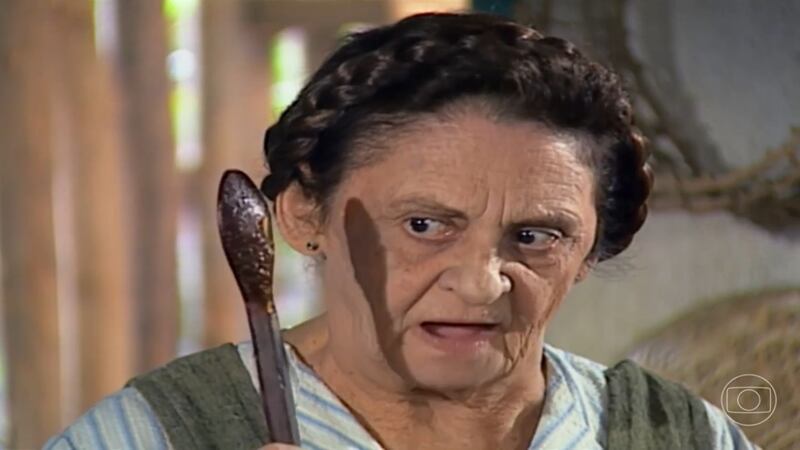 Chocolate com Pimenta: Dona Carmem (Laura Cardoso) não deixa a neta sozinha