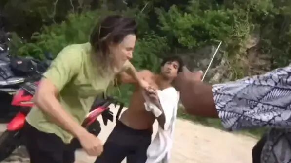Brasileiro bate em mulher na Indonésia