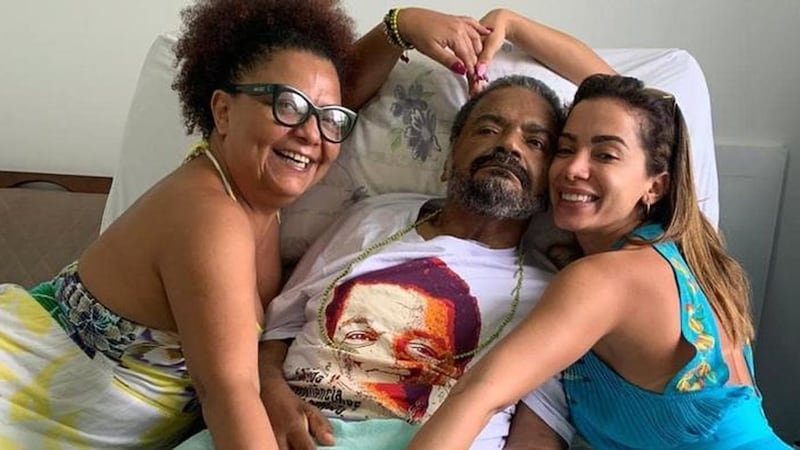 Além da mulher, Arlindo Cruz recebeu a visita de Anitta