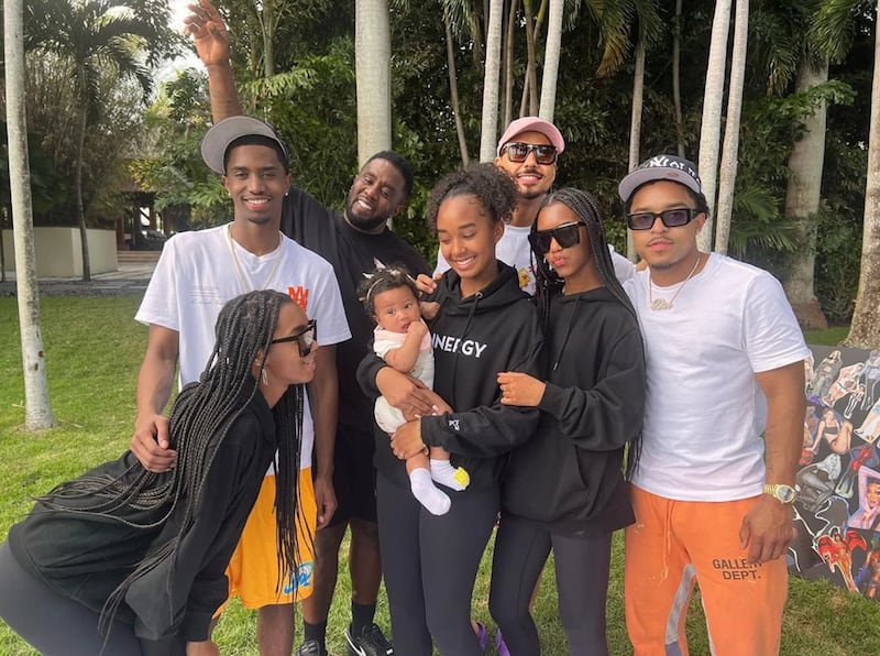 Sean Diddy Combs junto a sus hijos