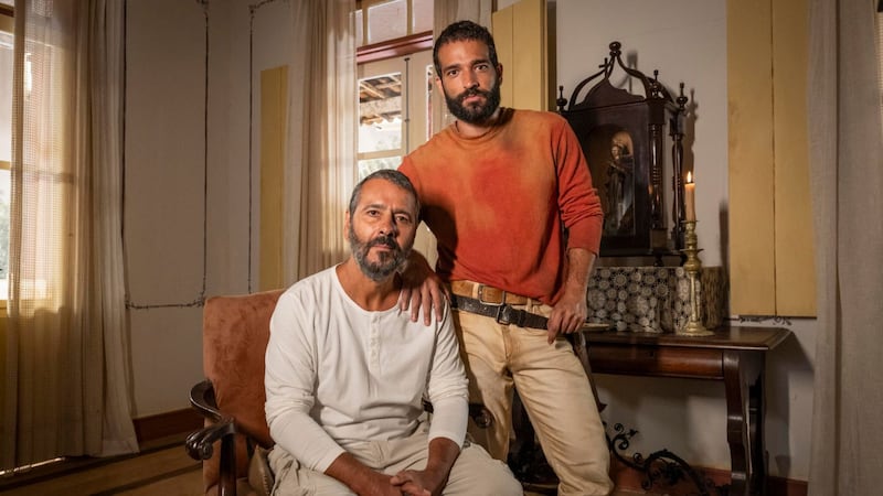 Remake de Renascer: Humberto Carrão e Marcos Palmeira vivem José Inocêncio em fases diferentes da novela da Globo