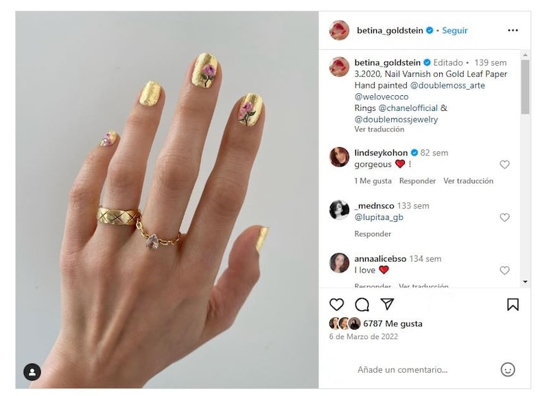 La manicura con hoja de oro es una elección infalible para triunfar en estilo durante la temporada decembrina