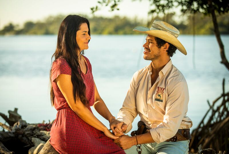 Zefa (Paula Barbosa) e Tadeu (José Loreto) formam um novo casal em Pantanal