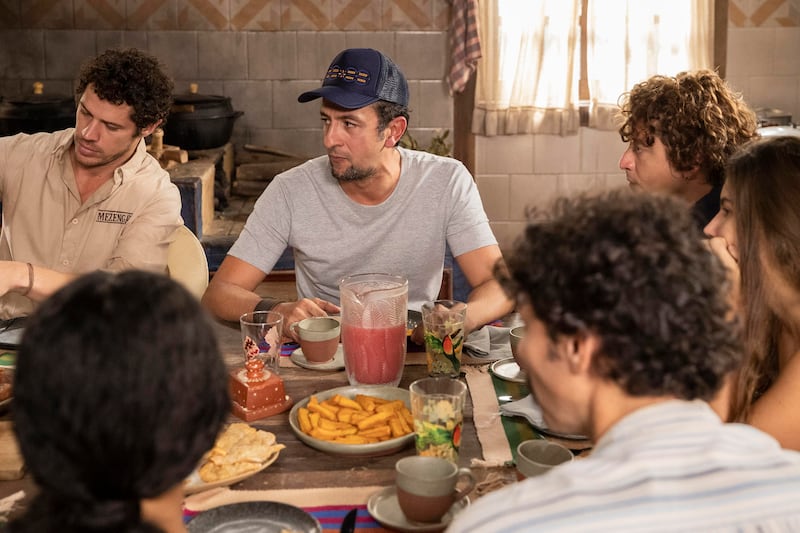 Em Pantanal, após reencontro turbulento, José Lucas (Irandhir Santos) levará um tiro no peito