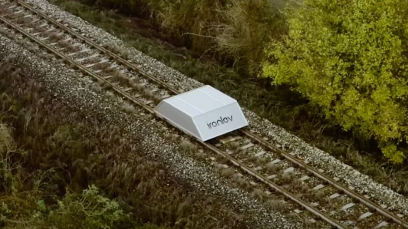 El prototipo del tren que flota de IronLev funciona con lo último en tecnología de levitación magnética (maglev).