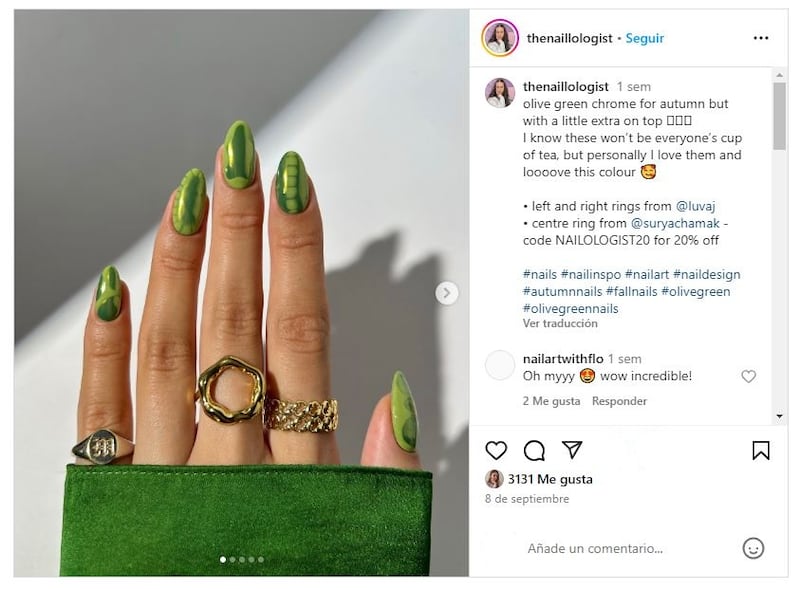 Las 'olive green chrome nails' son una de las manicuras en tendencia para el otoño