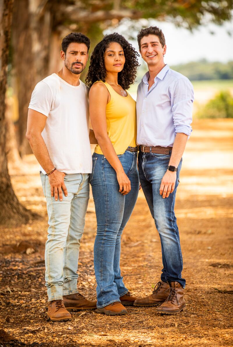 Terra e Paixão: Cauã Reymond, Barbara Reis e Johnny Massaro estão no elenco da nova novela de Walcyr Carrasco