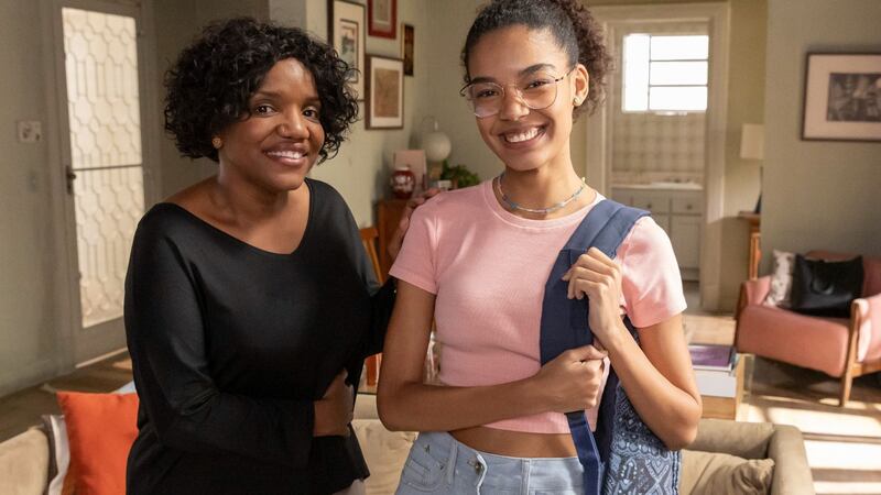 Remake de Elas por Elas Márcia (Mary Sheyla) e Vic (Bia Santana) nos bastidores da novela da Globo