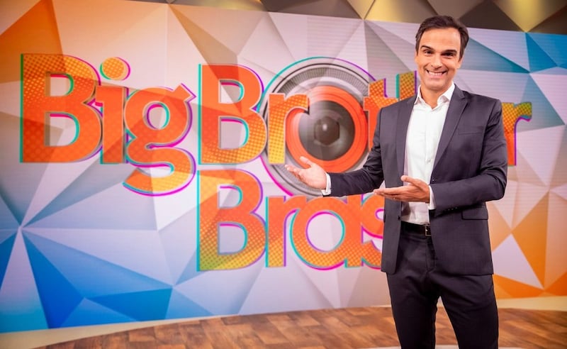 Globo confirma que Tadeu Schmidt continua no comando do BBB